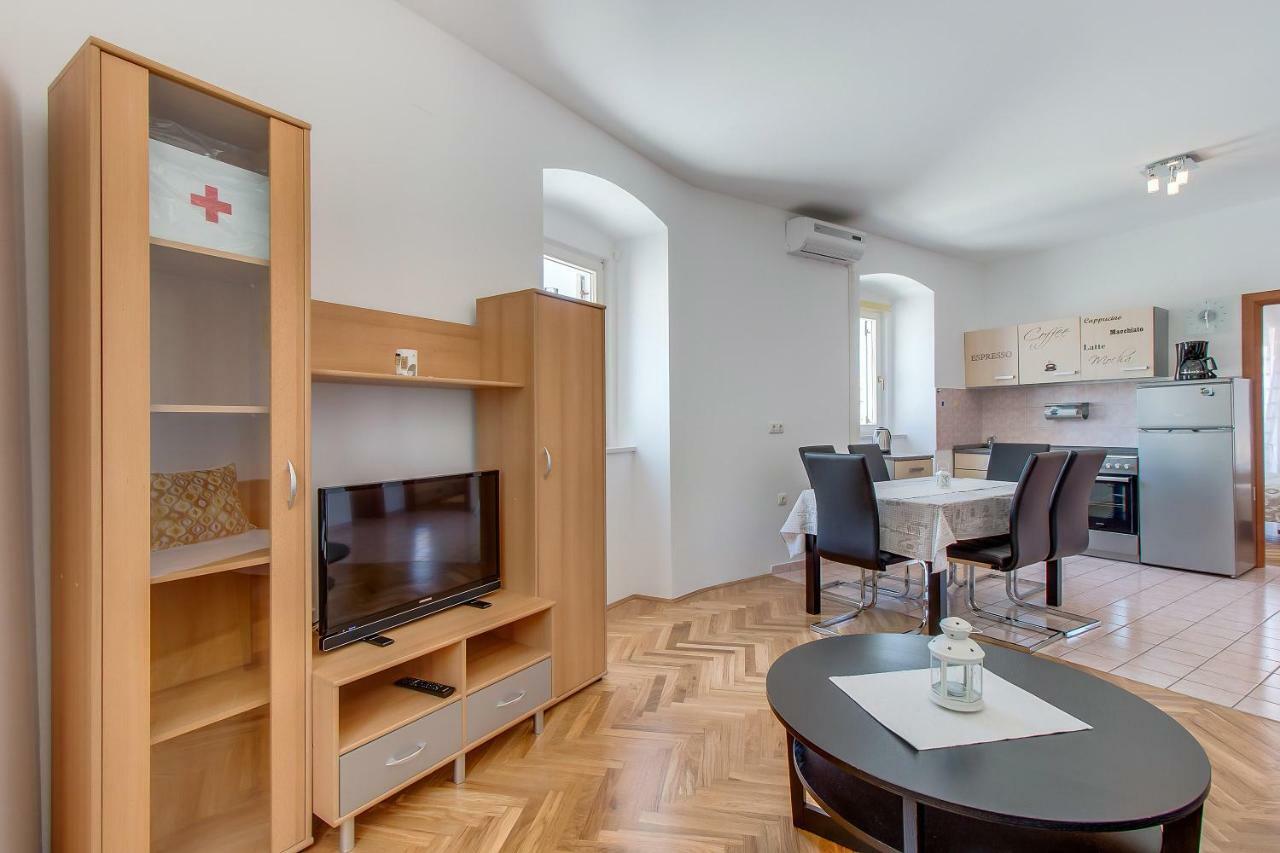 Apartments Bellus Mare Mali Lošinj Εξωτερικό φωτογραφία